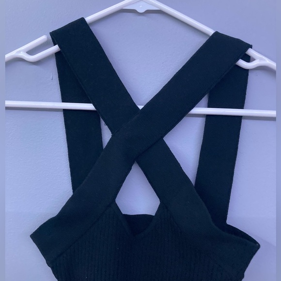 Jack & Jill Cropped Ribbed Black Key Hole Top - Picture 7 of 9